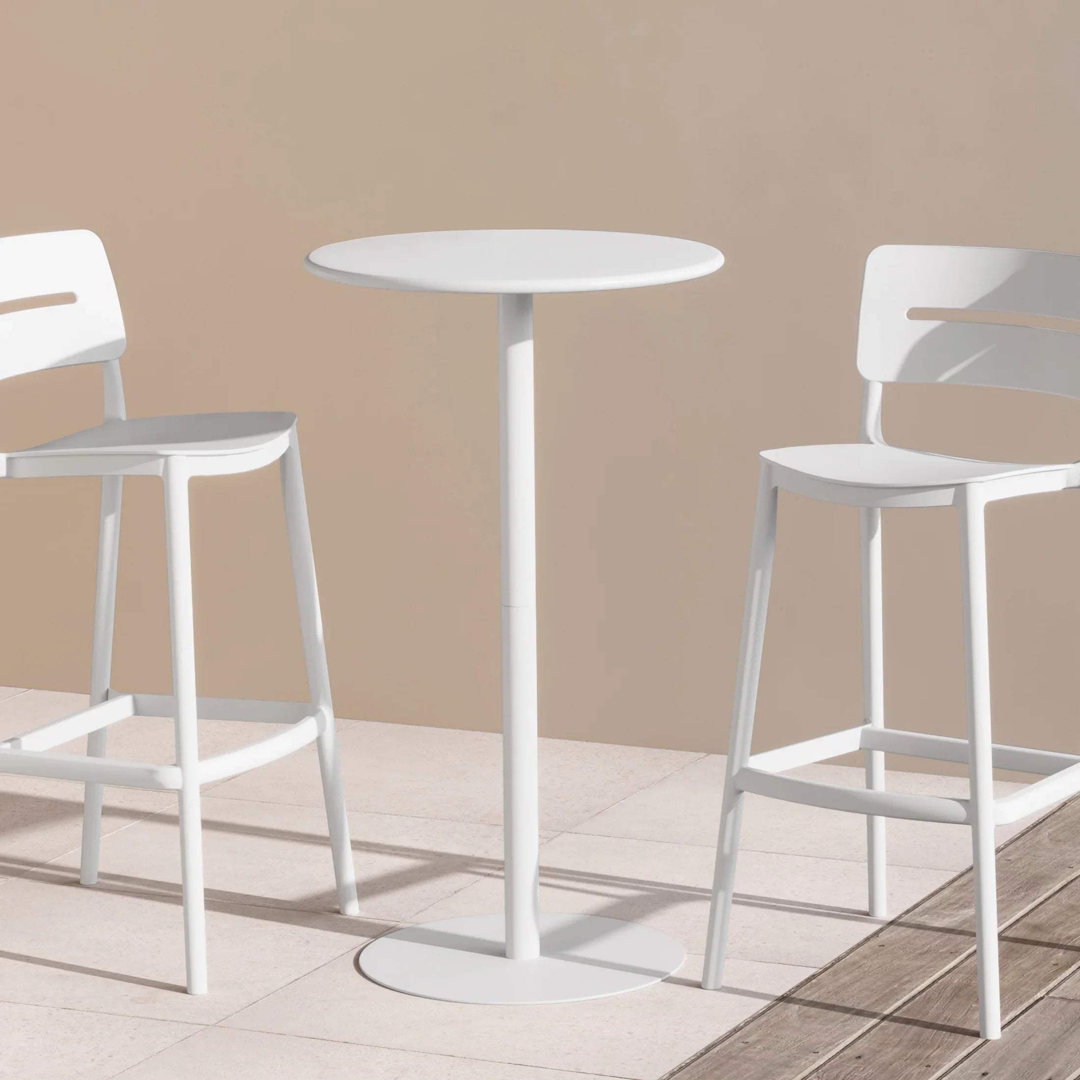 Sunshine 41.25" Adjustable Metal Round Bar Height Table